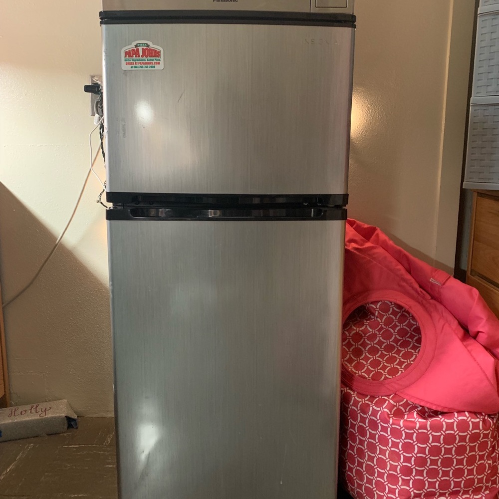 Insignia™ - 4.3 Cu. Ft. Top-Freezer Refrigerator